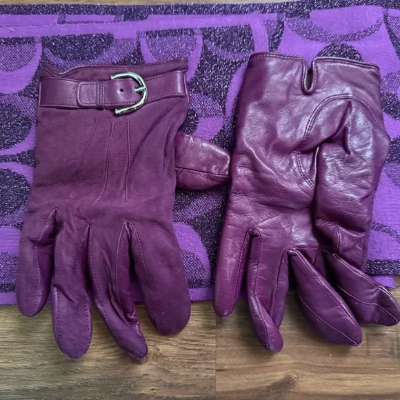Coach Purple Signature C Knit Scarf with Sparkle and matching leather gloves - Picture 4 of 5